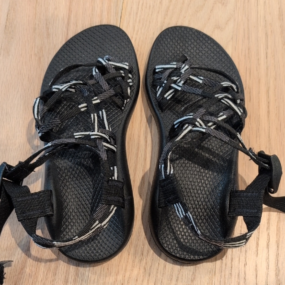 Chaco Sandals Size 7 Strappy Black And White
